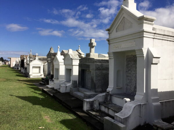 新奥尔良的一个墓地。